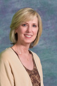 Alexandra Dillon Receives Above and Beyond Volunteer Award
